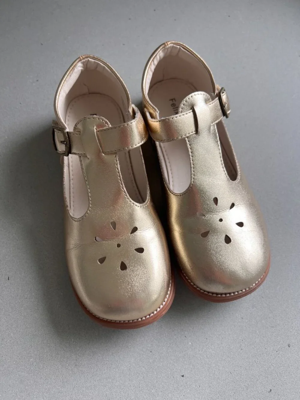 Felix & Flora Girls Size 1 Gold Metallic Mary Jane Dress Shoes Buckle Strap